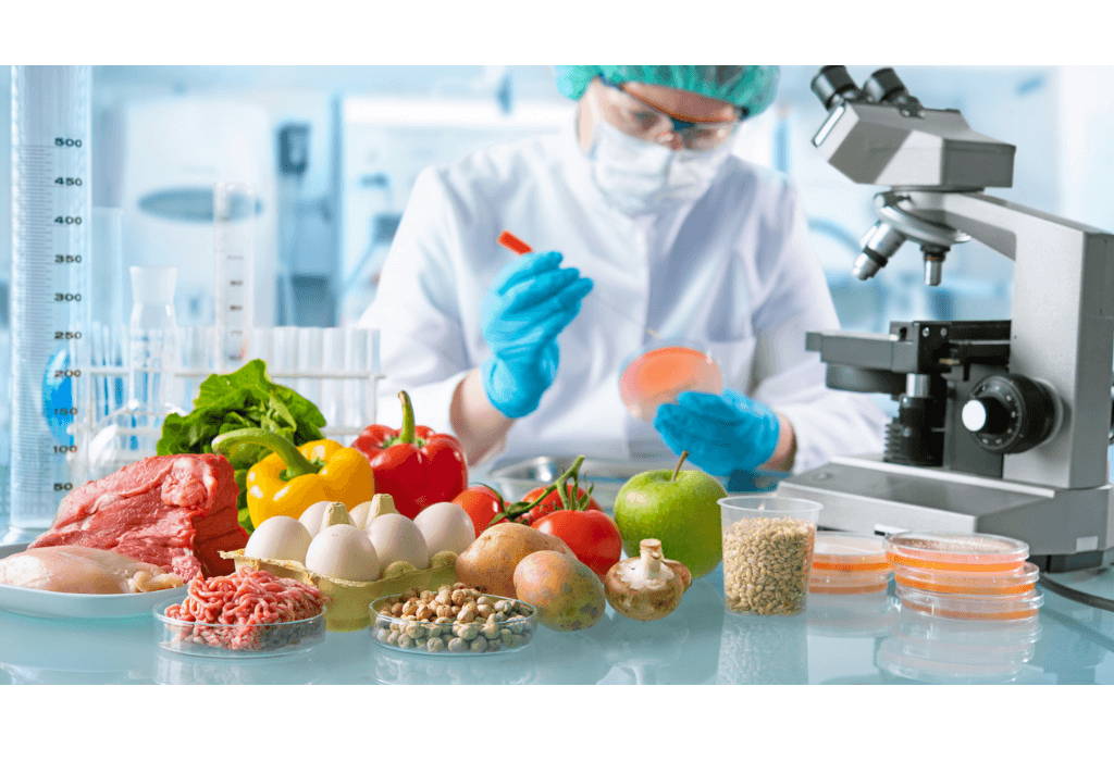 Scientifique dans un laboratoire analysant des aliments